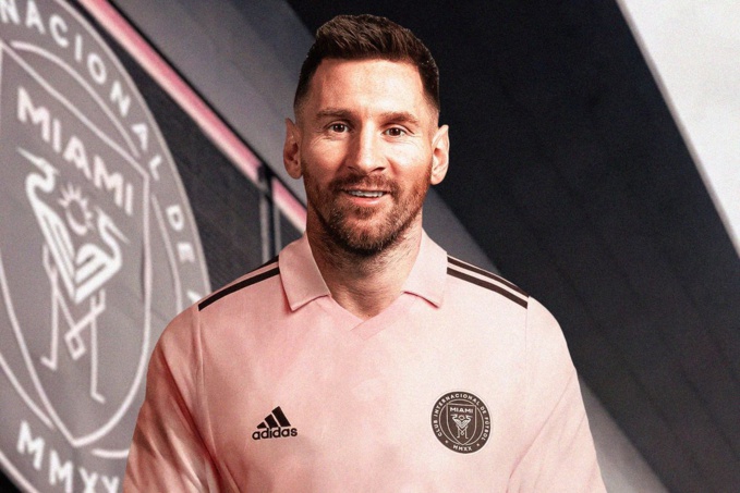 La réaction de Lionel Messi après avoir été pris pour cible par les supporters parisiens
