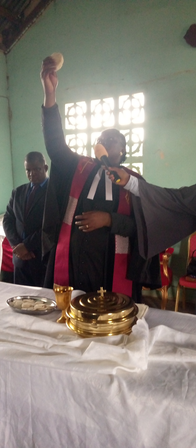 Religion/ La génération N'Djrouman fait un important don à l'église méthodiste unie de Niguinanou.