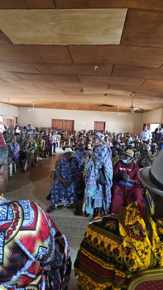 CAN  2023/En visite dans un village de Dabou, le ministre Metch Silas demande le soutien du Léboutou aux Éléphants