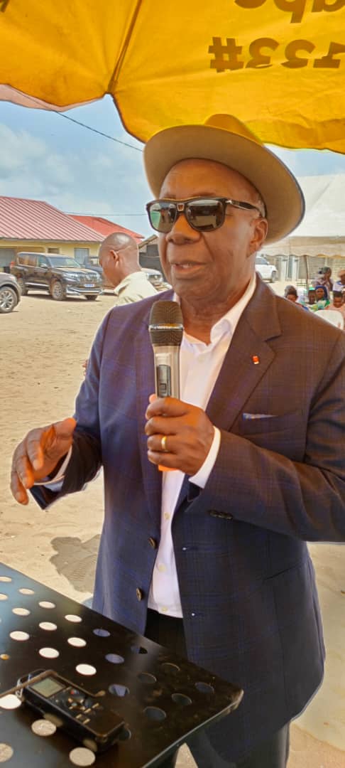 Le ministre gouverneur Essoh Lohoues Vincent a présenté le projet d'Adoukro, ville nouvelle au Premier ministre Beugré Mambé