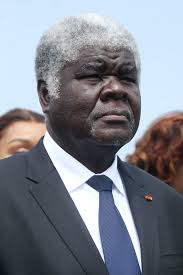 Le premier ministre, M. Robert Beugré Mambé