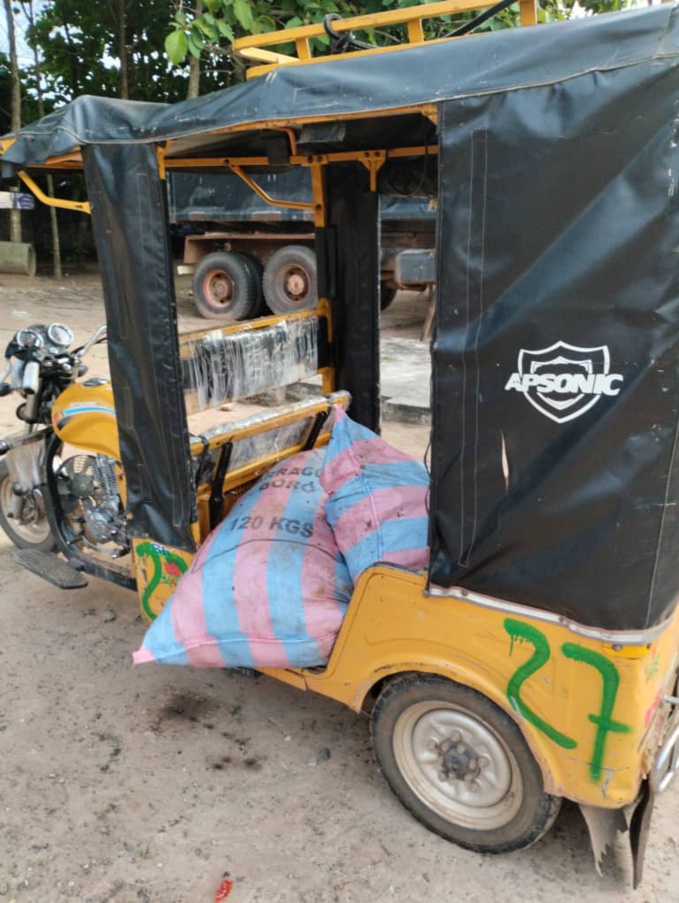 Le tricycle utilisé pour acheminer les fonds de tasse volés