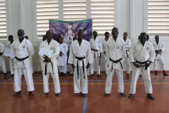 Karaté- Shotokan/ Passage de grade/ La promotion Amani Kacou aux commandes.