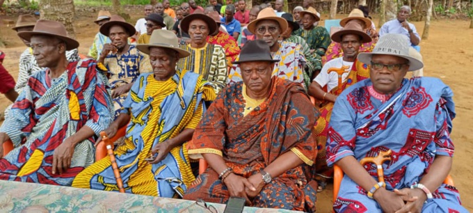 Des patriarches dissidents exigent le départ du chef Djama Djama