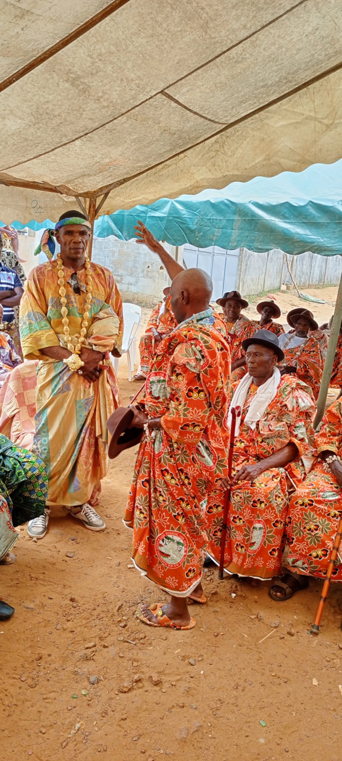 Dabou/ Des patriarches de Cosrou annoncent la destitution traditionnelle du général chef du village.