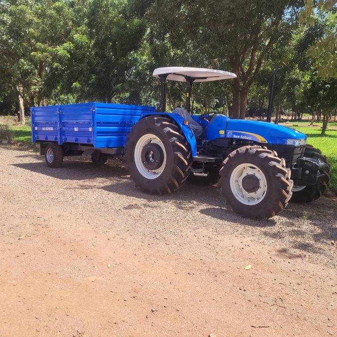 Actions communautaires/ Une compagnie minière offre un tracteur et une résidence de chef et des projets dans plusieurs localités