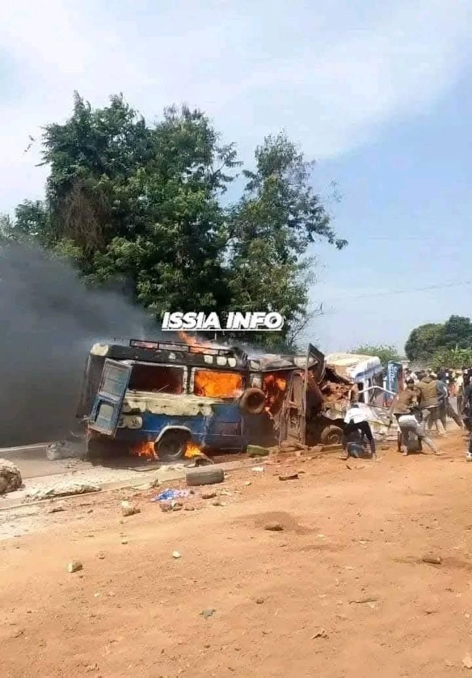 Issia/ Grave accident de la route/ Deux minicars en collision prennent feu et font des morts