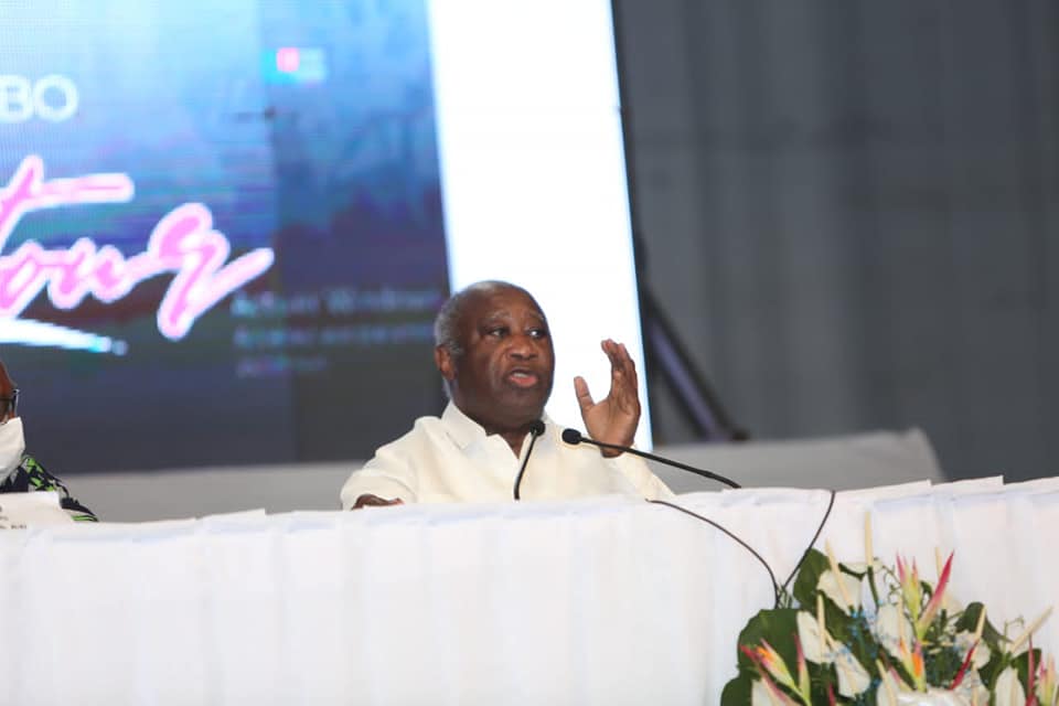 Laurent Gbagbo reçoit ses partisans à un comité central