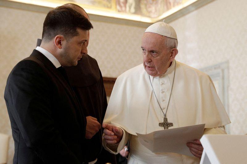 Sous agression Russe, Zelensky rassure : ‘’le pape nous soutient’’, une visite à Kiev prévue en Septembre