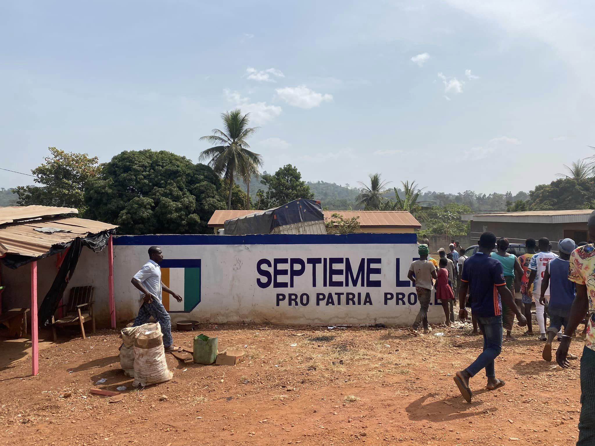 Un Camion remorque détruit les locaux de la gendarmerie d'Apprompronou