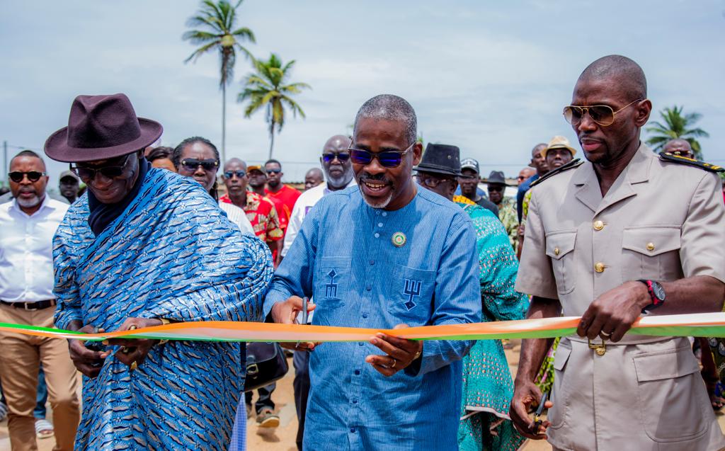 Le maire Joachim Beugré a inauguré la nouvelle gare routière