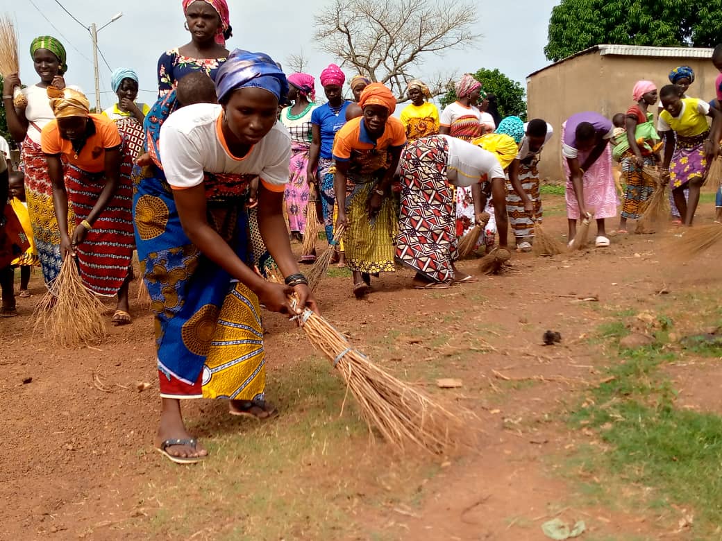 Les femmes de Bahouakaha s'activent pour la fête de l'indépendance