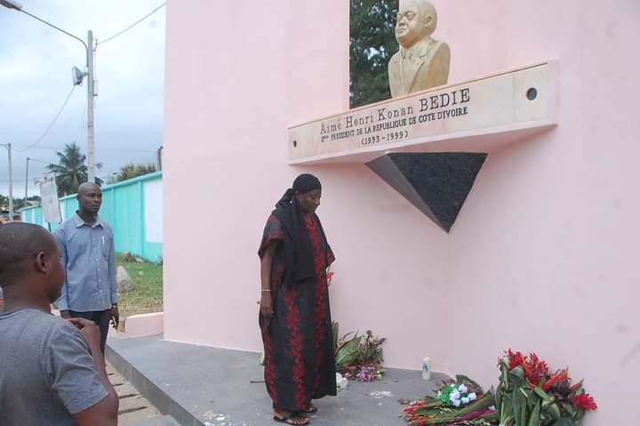 La ministre Lagou Henriette au domicile de Bédié