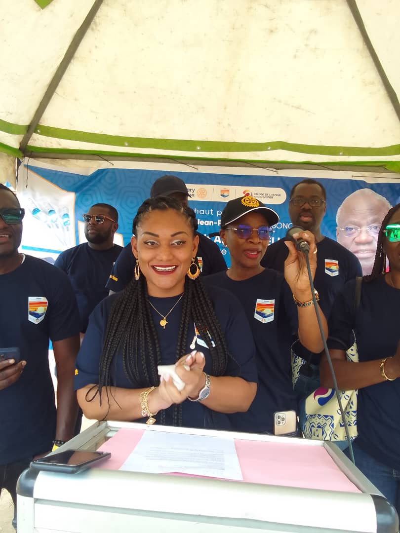 Dr. Corine Pitté et les membres du Rotary Abidjan Séliame