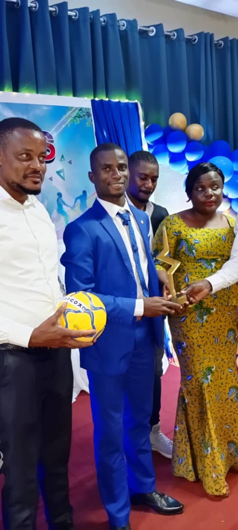 Koffi Ézéchiel ( en costume bleu), ballon d'or 2023