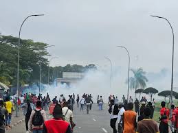 La Fesci  paralyse l'université FHB/ Les raisons de leur colère. La police charge.