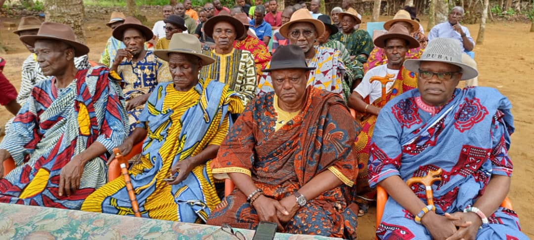 Des patriarches dissidents exigent le départ du chef Djama Djama