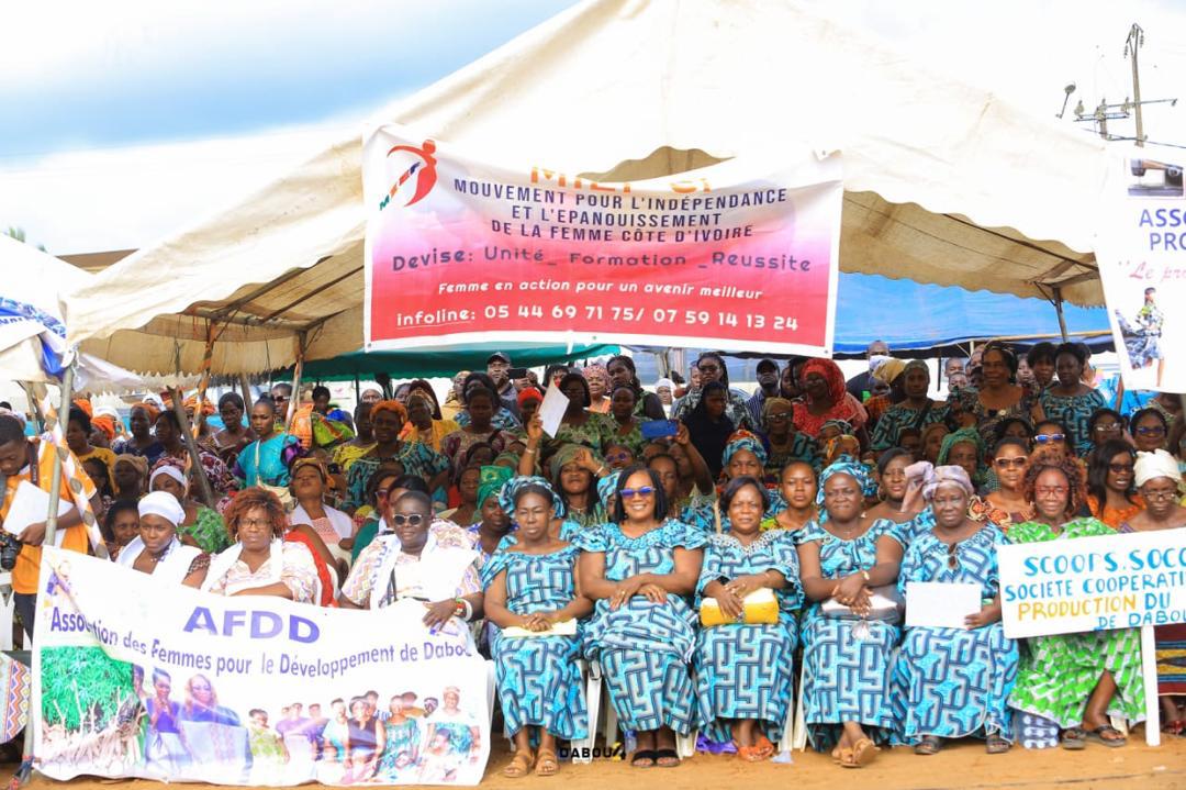 Assises nationales des femmes de Côte d'Ivoire à Dabou/ La ministre Touré Nassénéba mobilise 3 mille femmes à la vision du président Alassane Ouattara. 