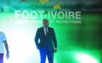 Dr Konadjé met sa plume sur le tapis vert