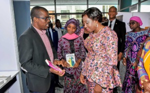 L'écrivain Edmond Kouassi présente son œuvre "La rose de Rose" aux femmes leaders.